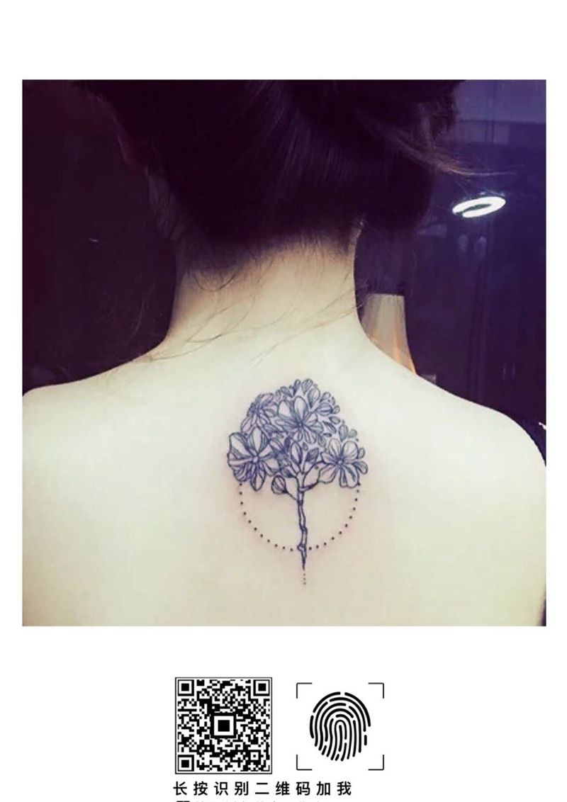 清新小树纹身图片