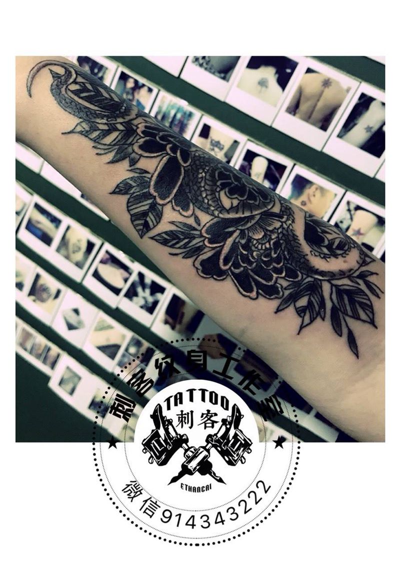 花与蛇纹身图片