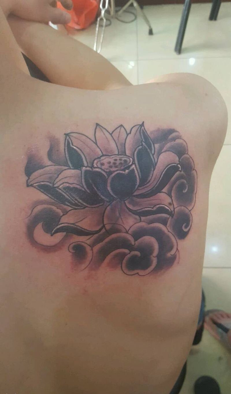 佛前莲纹身图片