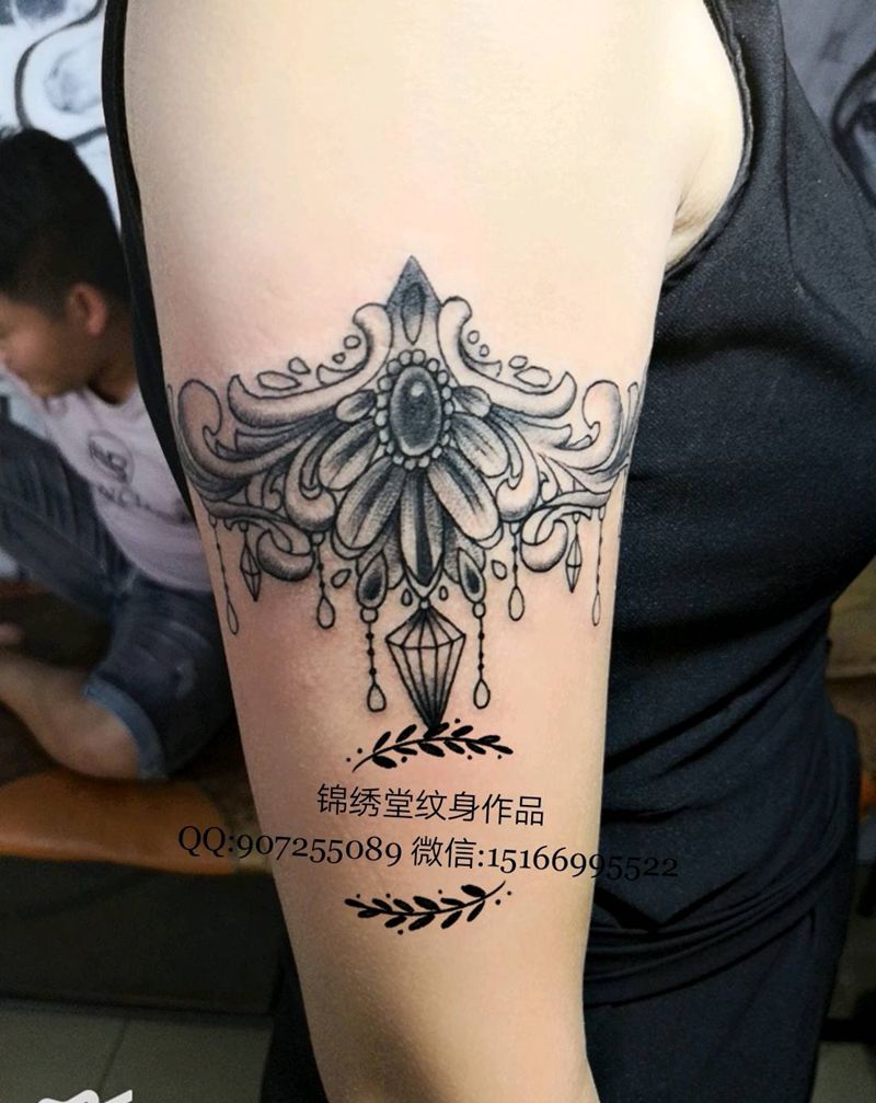 臂环纹身图片
