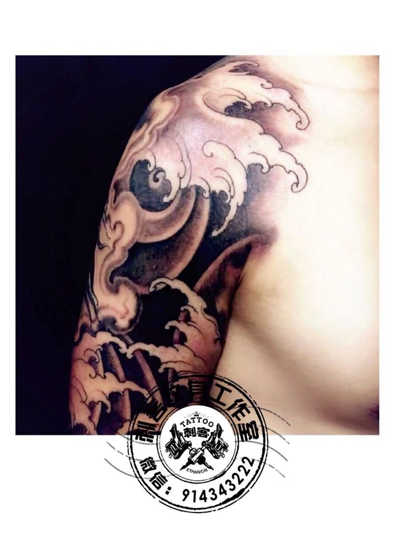 浪臂纹身图片