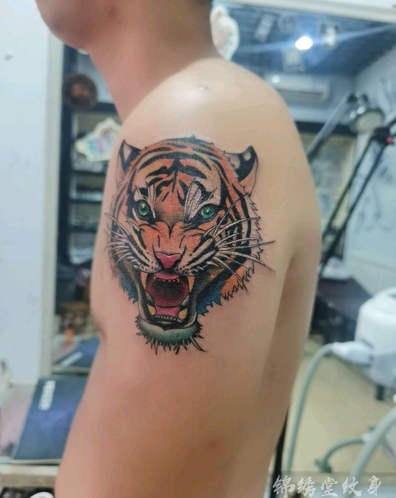 老虎纹身图片_肩部纹身图案