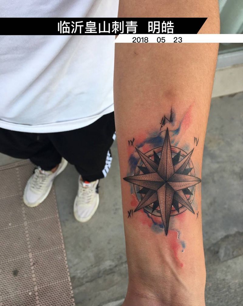 水彩指南针纹身图片