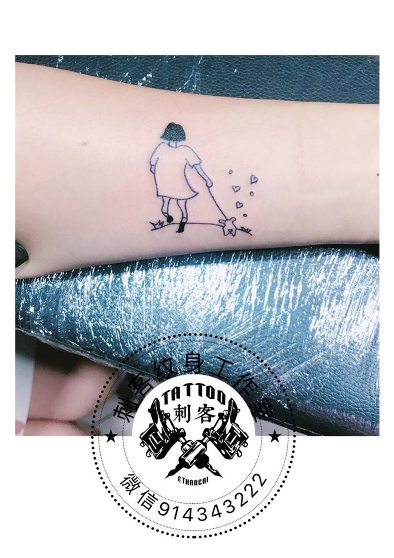 美少女与狗纹身图片