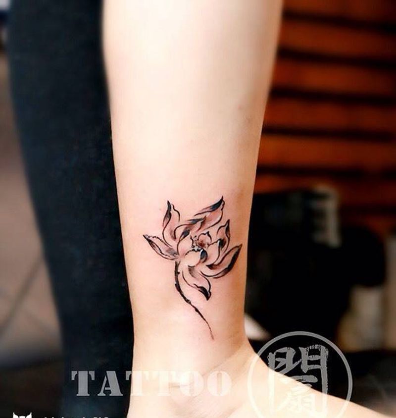 莲纹身图片_成品腿部传统清新国画植物静物纹身图案