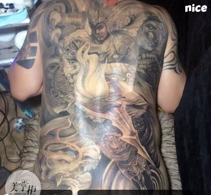 龙临纹身图片_传统人物背部纹身图案