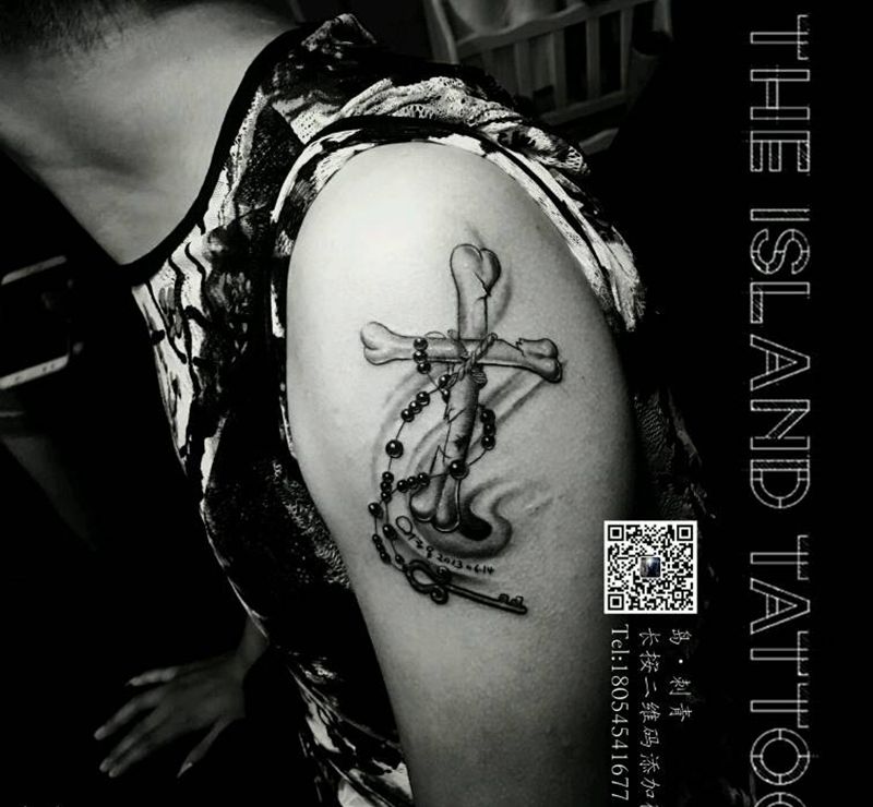 祈祷纹身图片_肩部欧美清新成品纹身图案