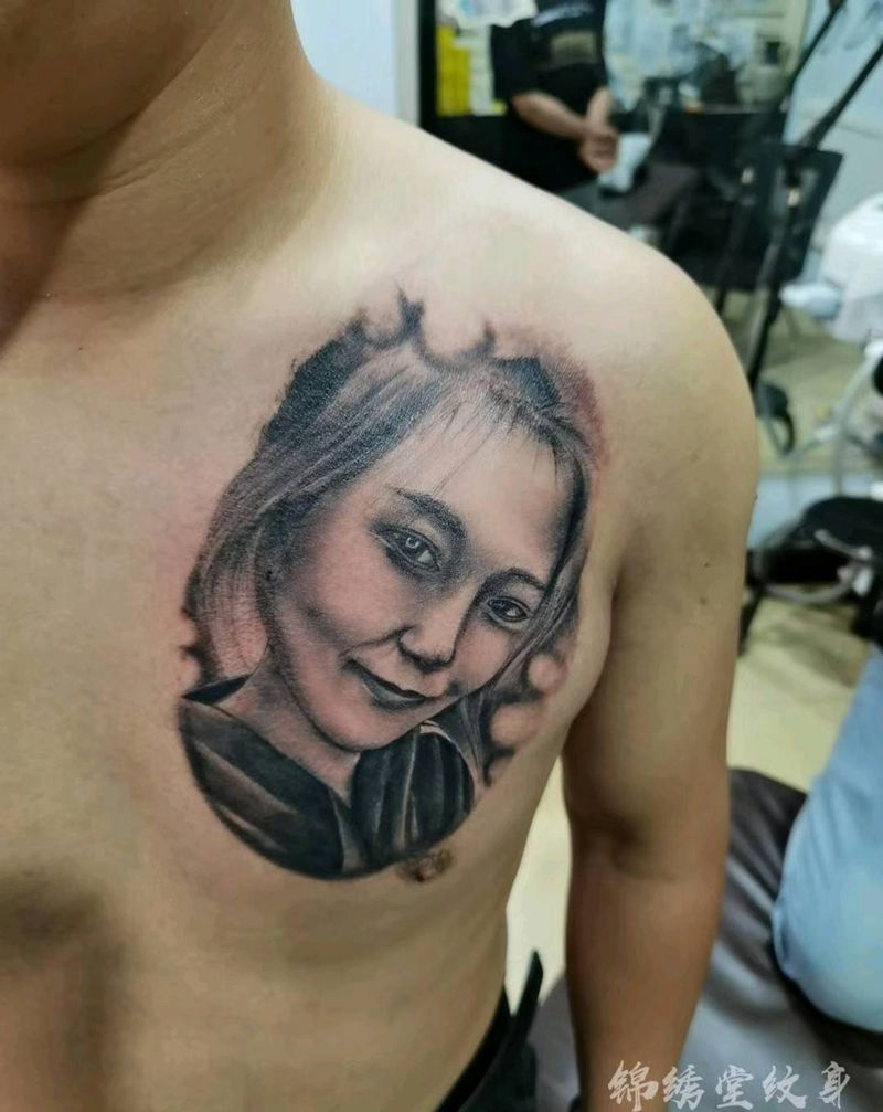 肖像纹身图片_胸部新传统纹身图案