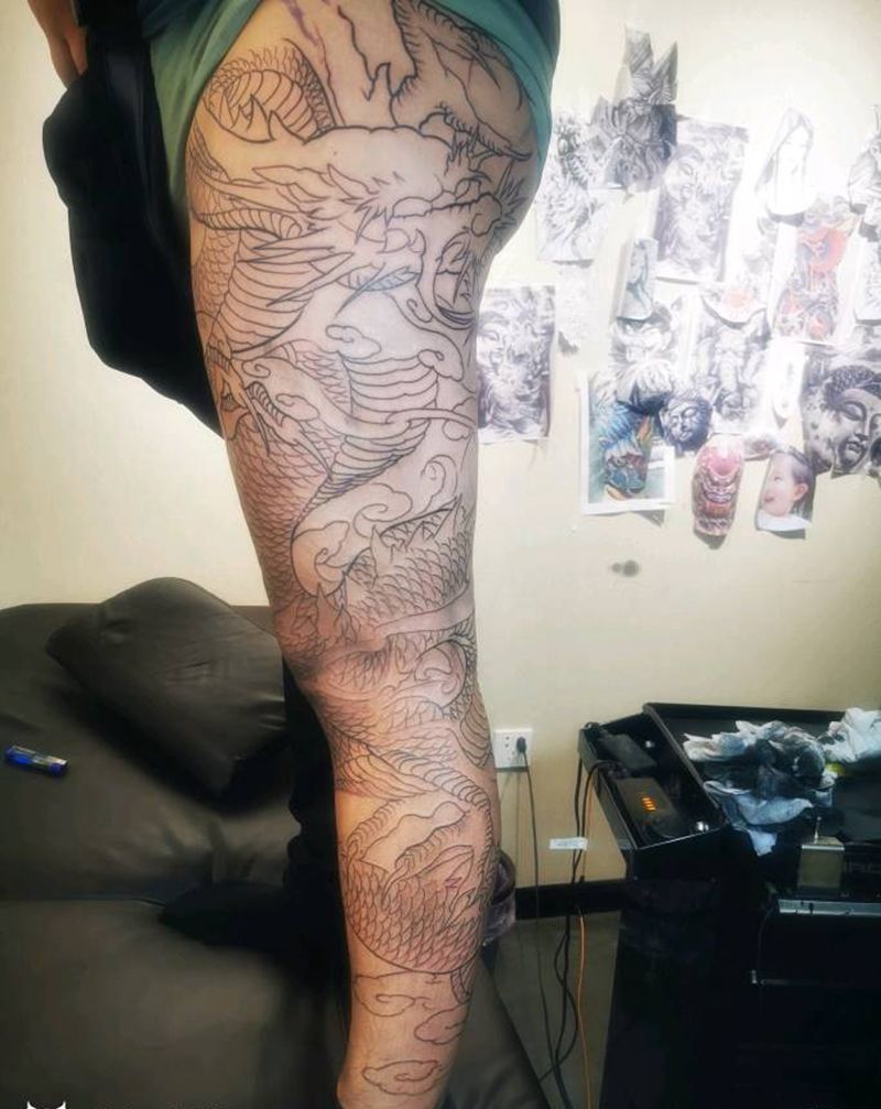 花腿割线纹身图片_腿部新传统纹身图案