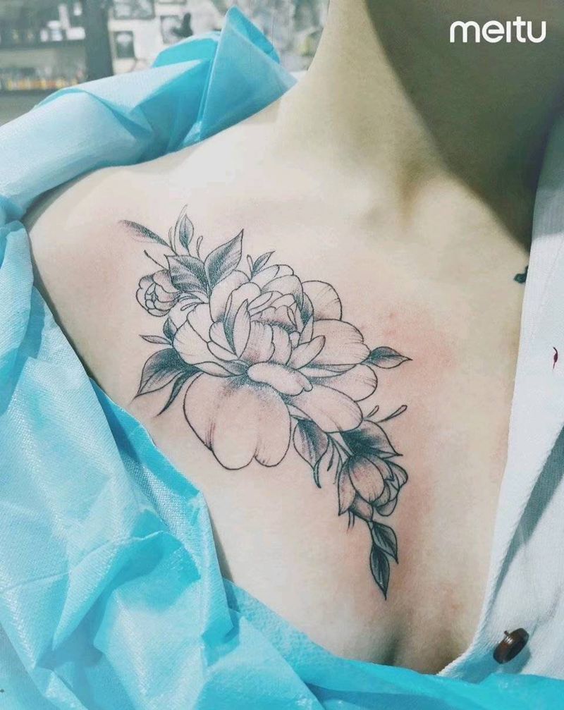 花胸纹身图片_胸部新传统纹身图案