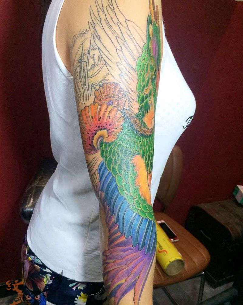 彩色传统凤凰花臂纹身图片_手臂成品传统烈火风格动物宗教鬼神纹身图案