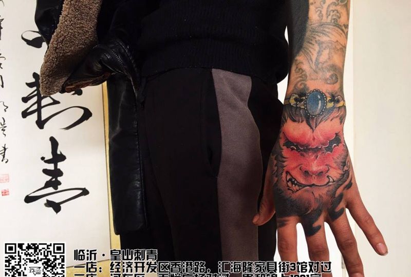 花手背纹身图片