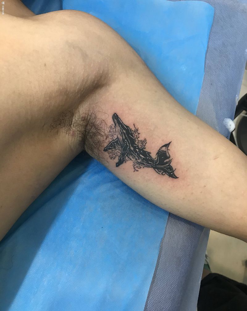 鲸鱼遮盖纹身图片_手臂纹身图案