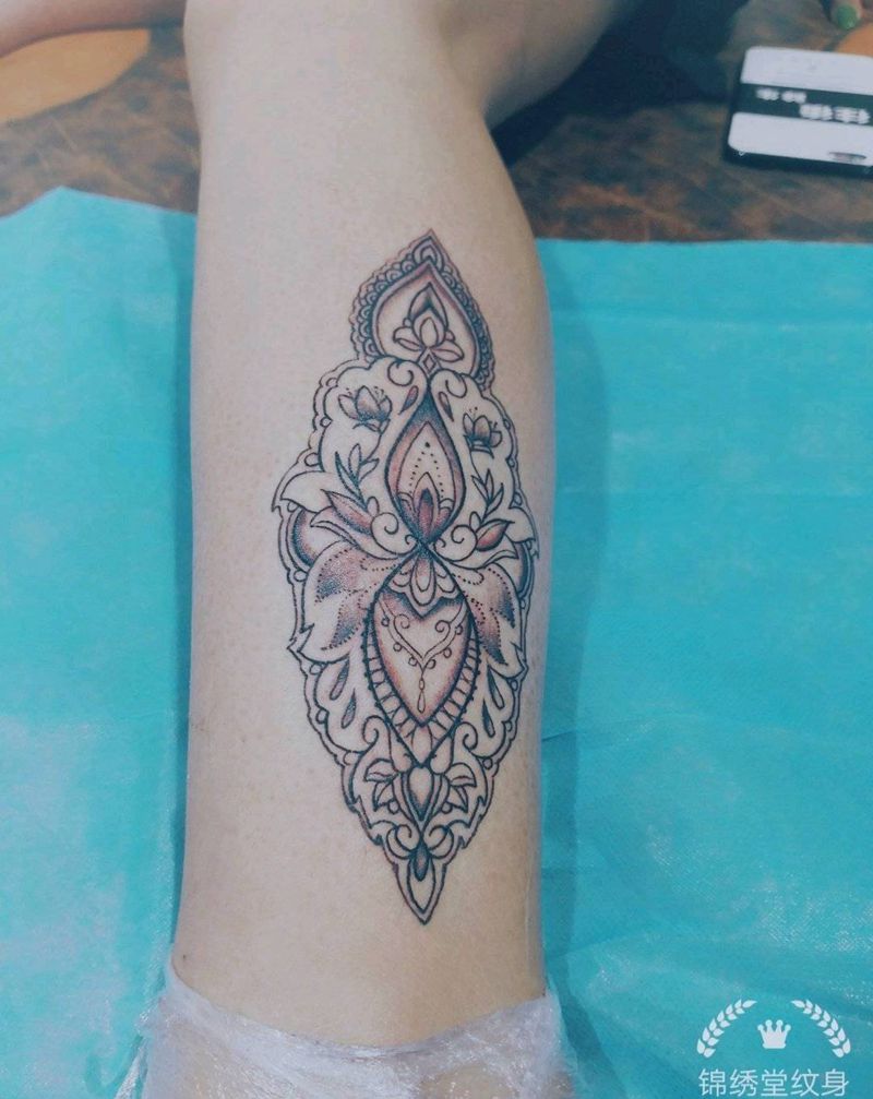 樊花纹身图片_腿部纹身图案