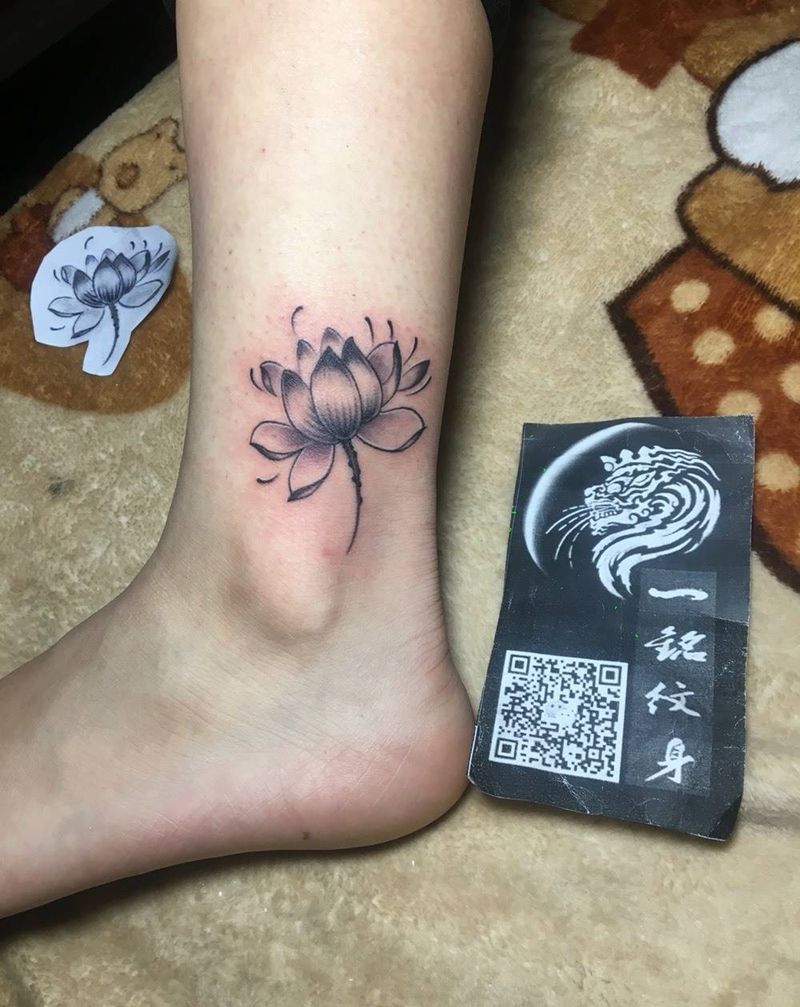 莲花纹身图片_成品脚部传统植物纹身图案