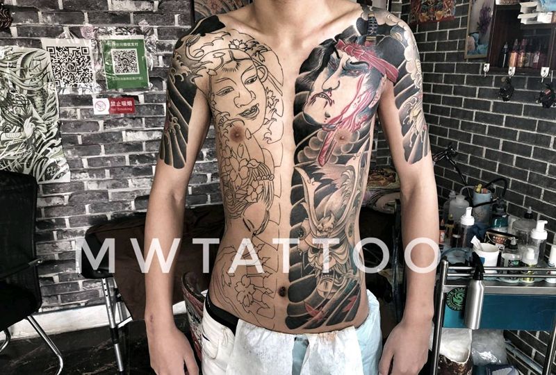 开衫纹身图片_胸部老传统纹身图案