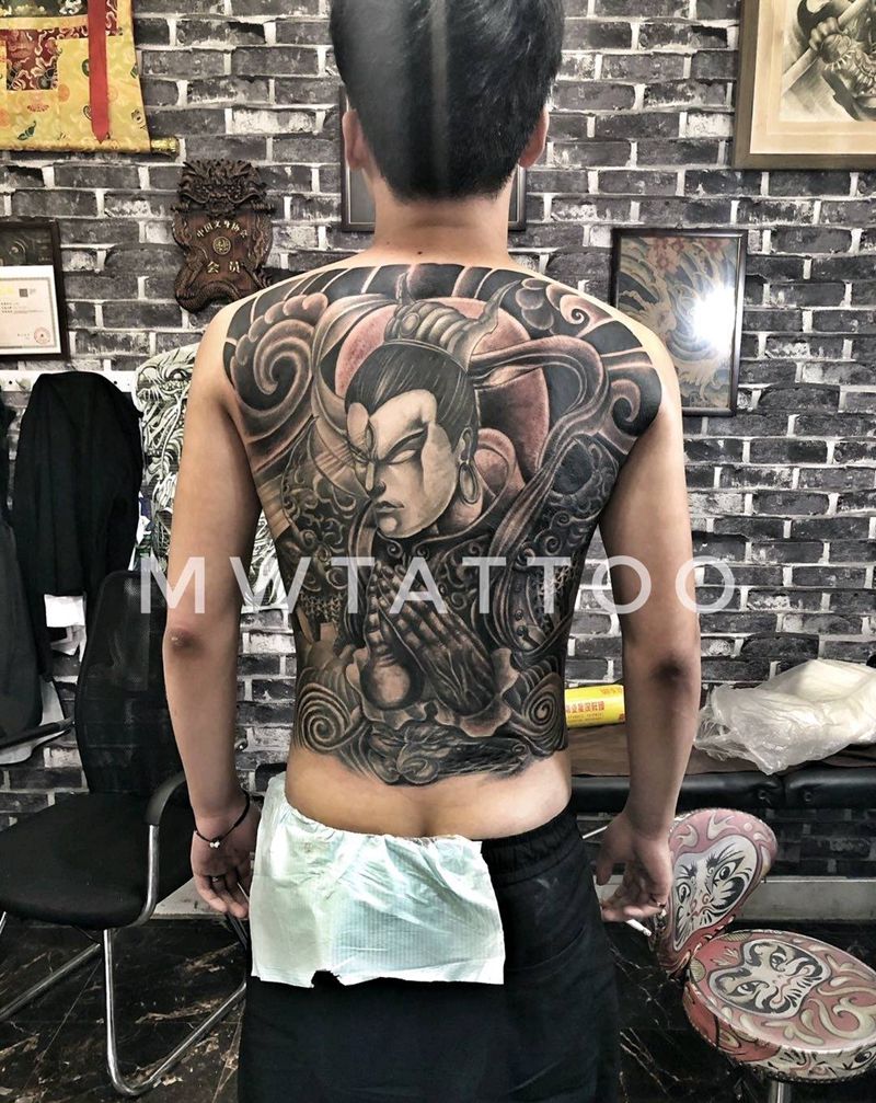 二郎神纹身图片_背部新传统纹身图案