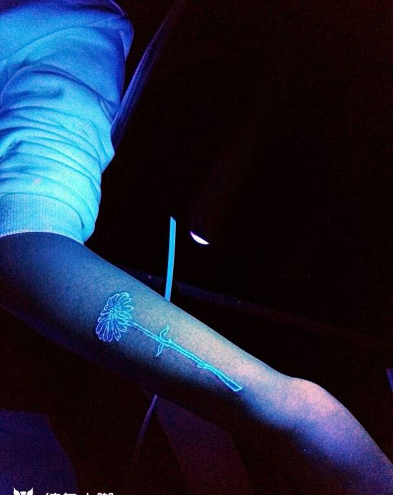 荧光小雏菊纹身图片