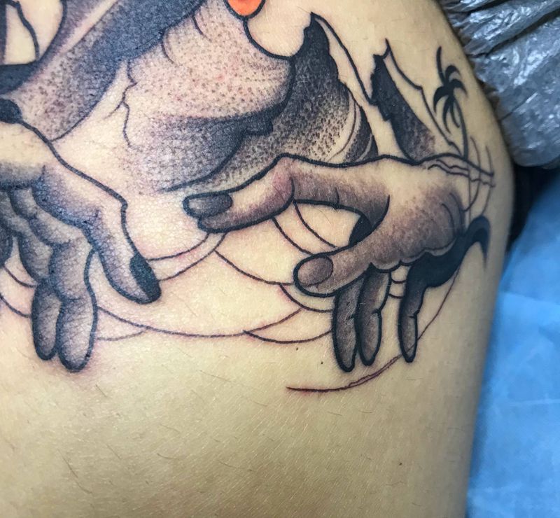 携手纹身图片_腿部纹身图案