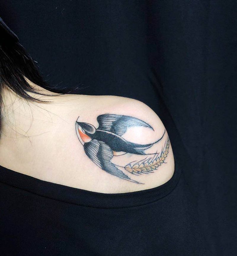 燕子遮盖纹身图片_肩部纹身图案