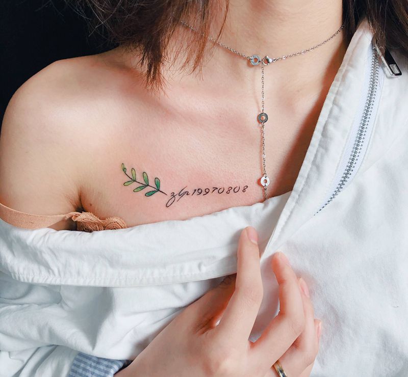 字母纹身图片_胸部纹身图案