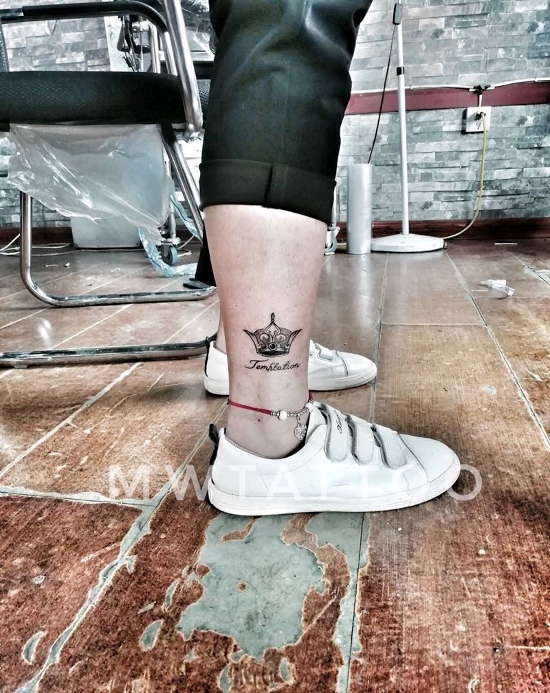 皇冠纹身图片_腿部纹身图案