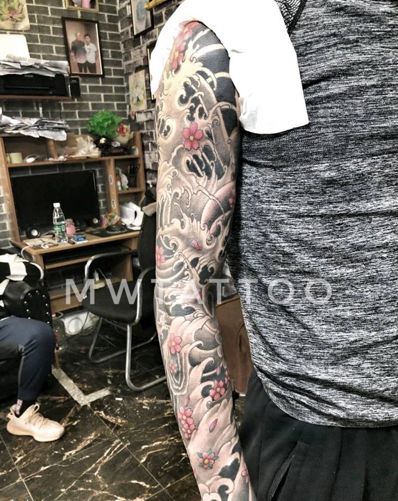 浪臂纹身图片_手臂新传统纹身图案