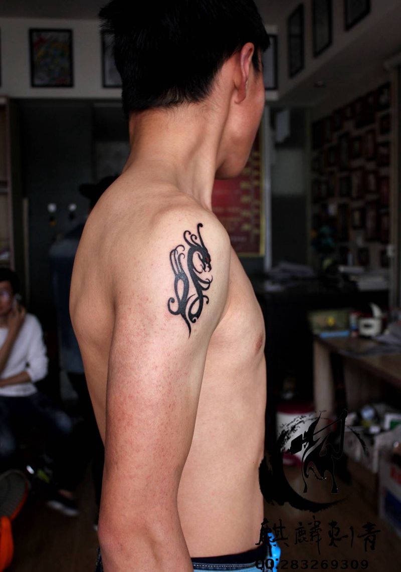 大臂图腾纹身图片_成品臀部传统图腾动物纹身图案