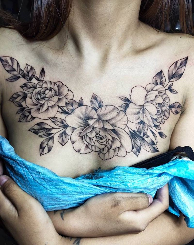 素花花胸纹身图片_胸部新传统点刺纹身图案