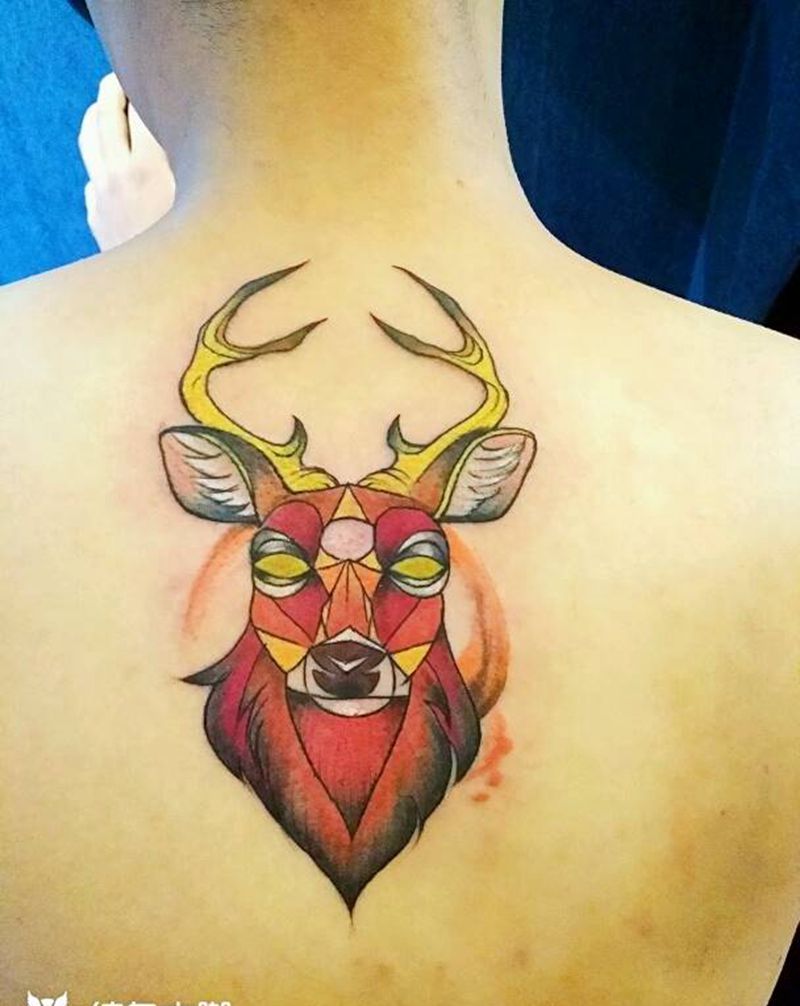 后背鹿纹身图片