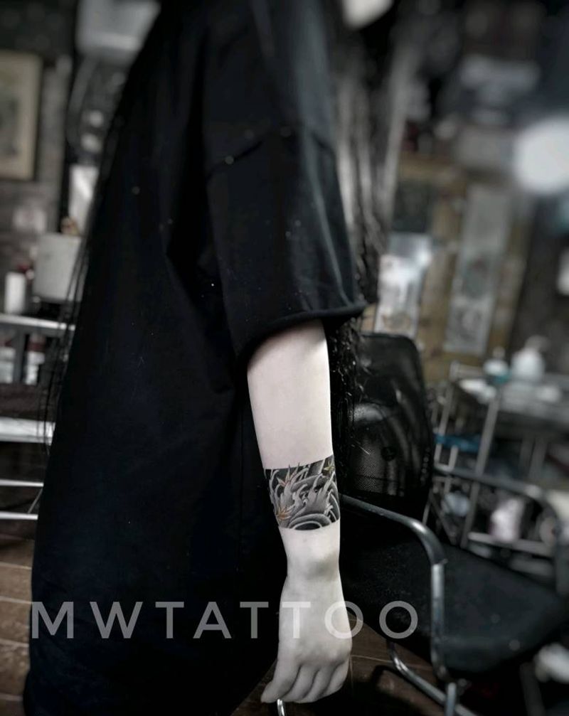 臂环纹身图片