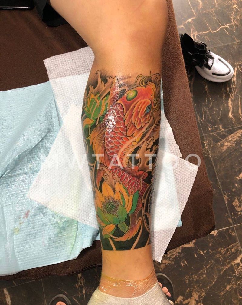 鲫鱼纹身图片_腿部新传统纹身图案