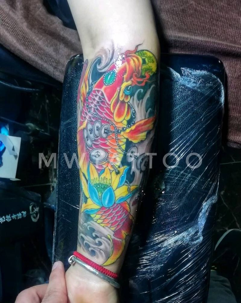 招财鱼纹身图片_手臂新传统老传统纹身图案