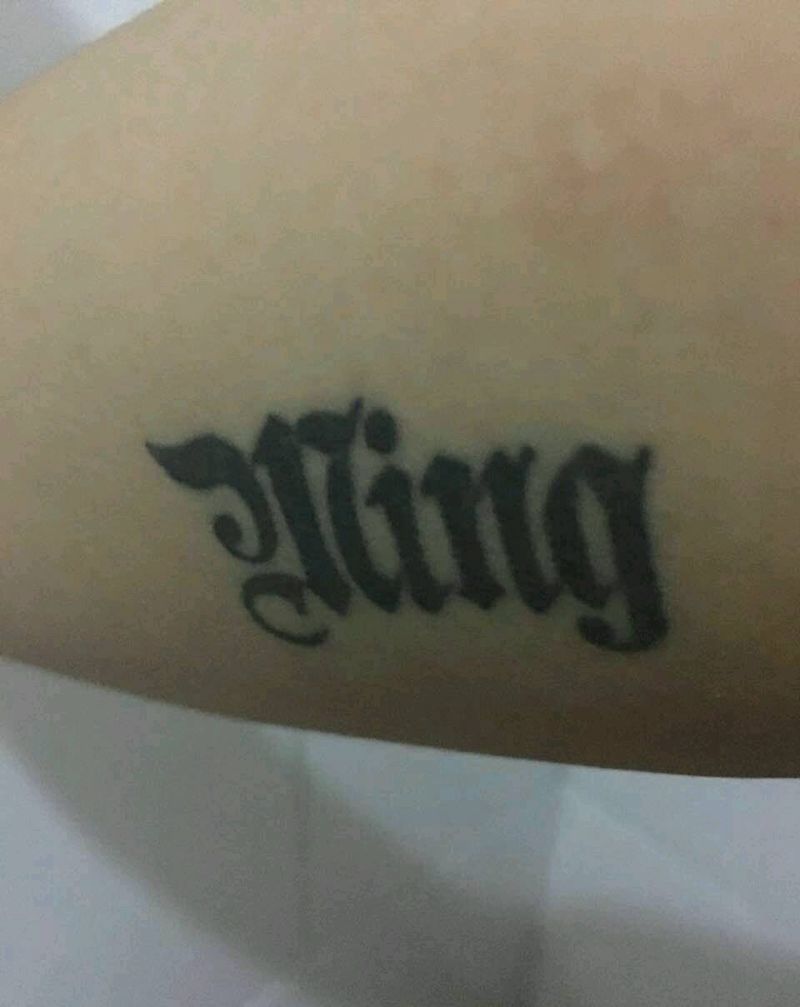 哥特字母遮盖纹身图片