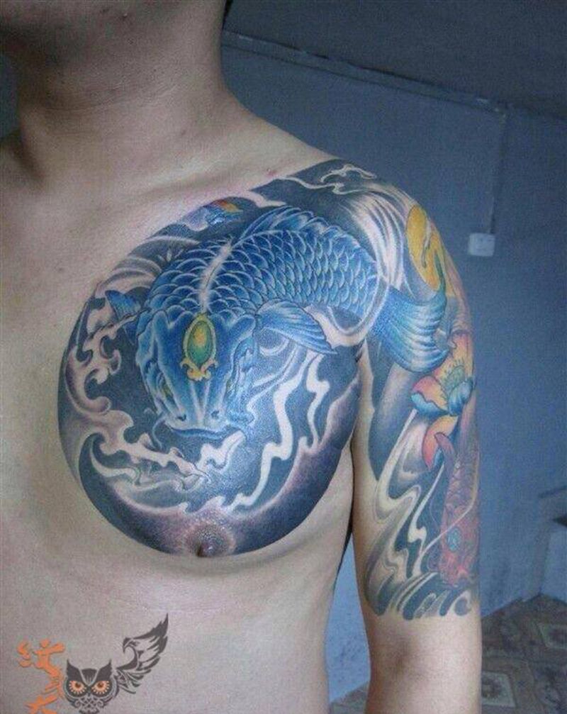 半钾鱼纹身图片_动物写实肩部胸部成品纹身图案