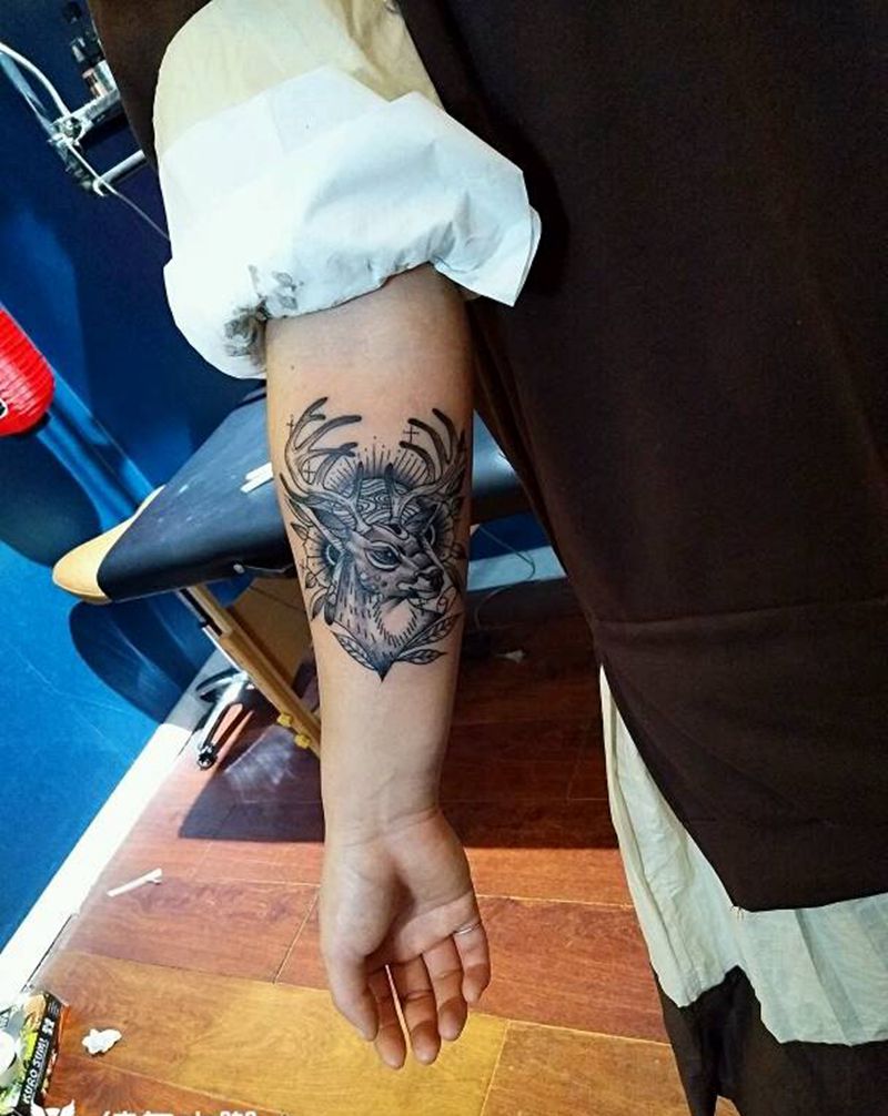 school鹿头纹身图片