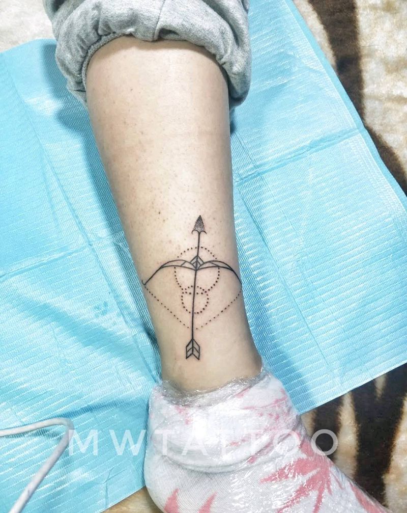 弓箭纹身图片_脚部腿部纹身图案