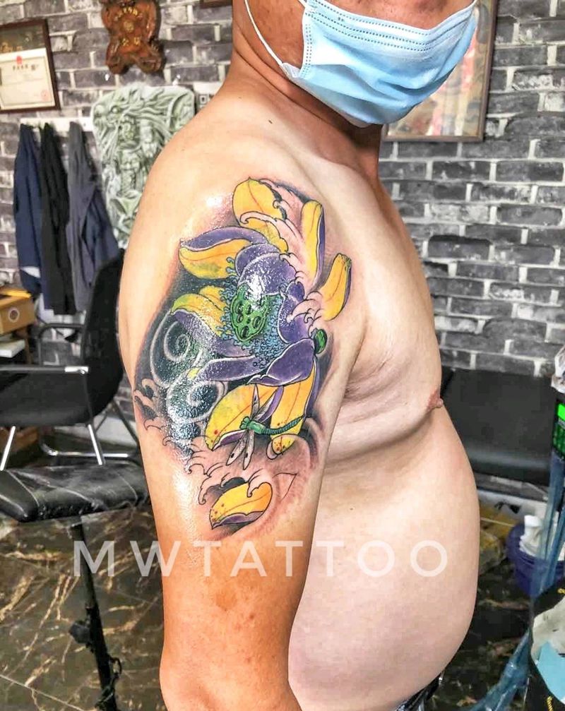 荷花纹身图片_手臂新传统纹身图案