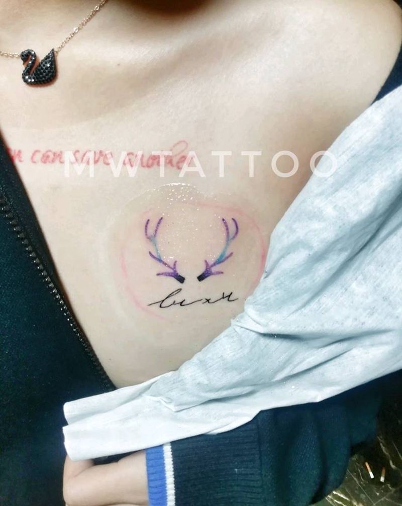 鹿脚纹身图片_胸部纹身图案