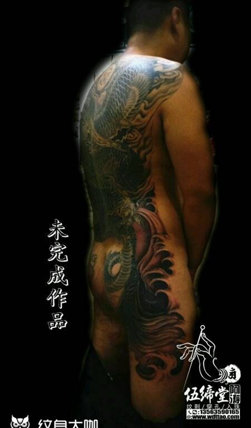 未完成的大背龙纹身图片_背部传统纹身图案