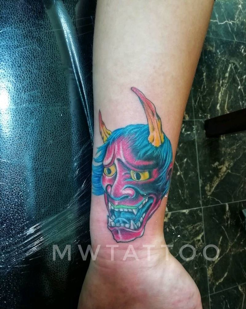 班诺纹身图片_手臂老传统遮盖纹身图案