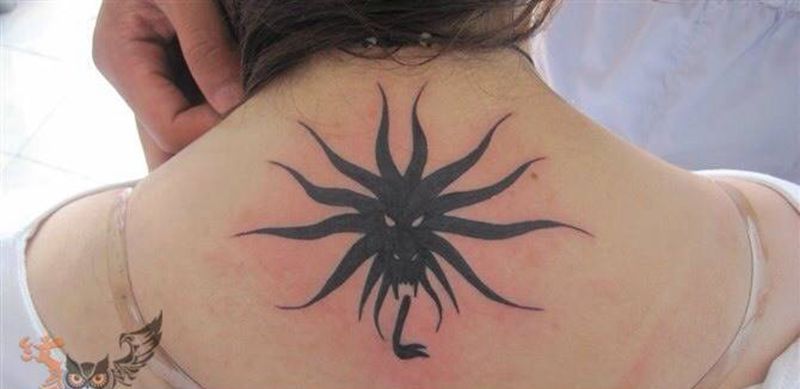 傀儡纹身图片_图腾写实颈部成品纹身图案