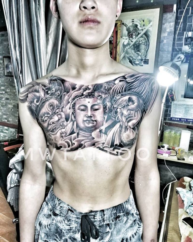 花胸纹身图片_胸部新传统纹身图案