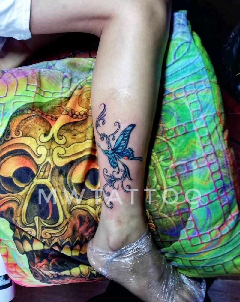 蝴蝶纹身图片_腿部脚部清新动物植物成品纹身图案