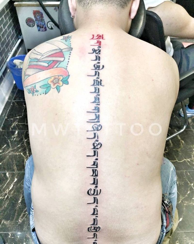 藏文纹身图片_背部纹身图案