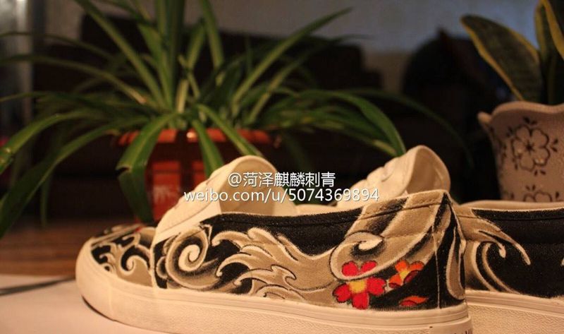 空闲一天,给自己画了双鞋子纹身图片