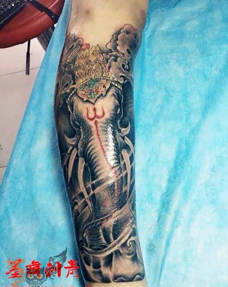 六牙象神纹身图片_宗教传统腿部成品纹身图案