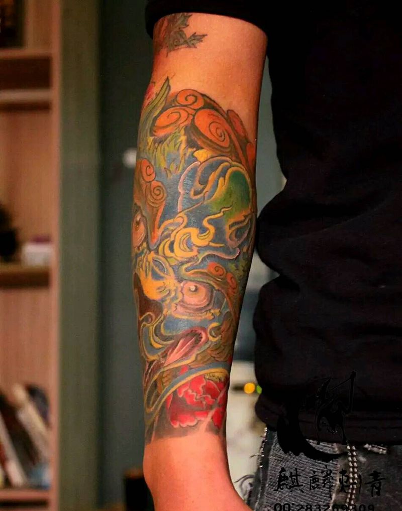 小臂唐狮子纹身图片