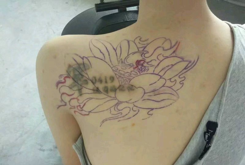 荷花 遮盖纹身图片