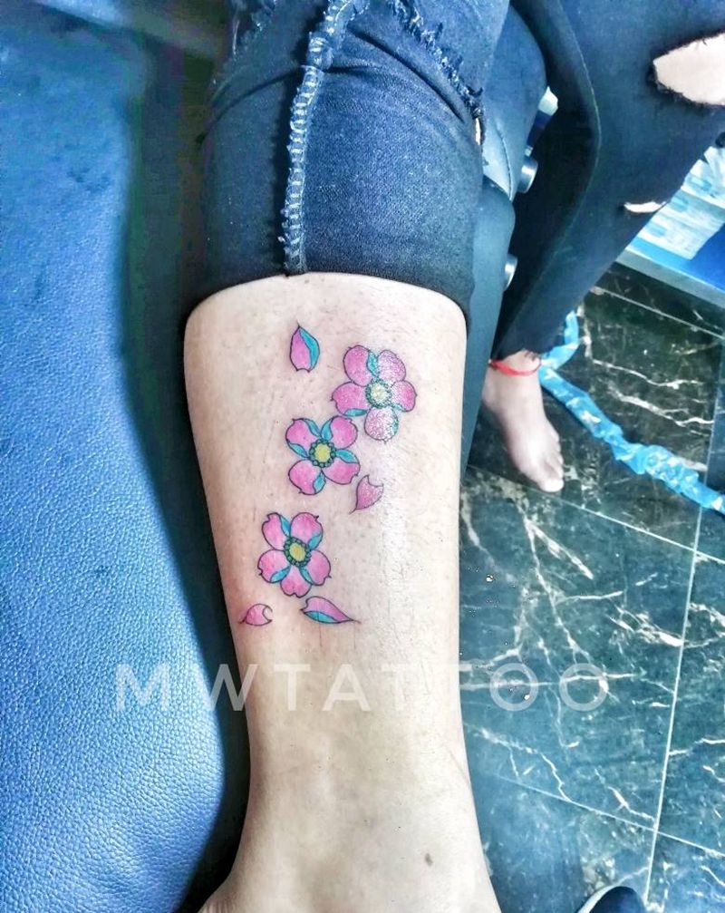 樱花纹身图片_脚部腿部纹身图案